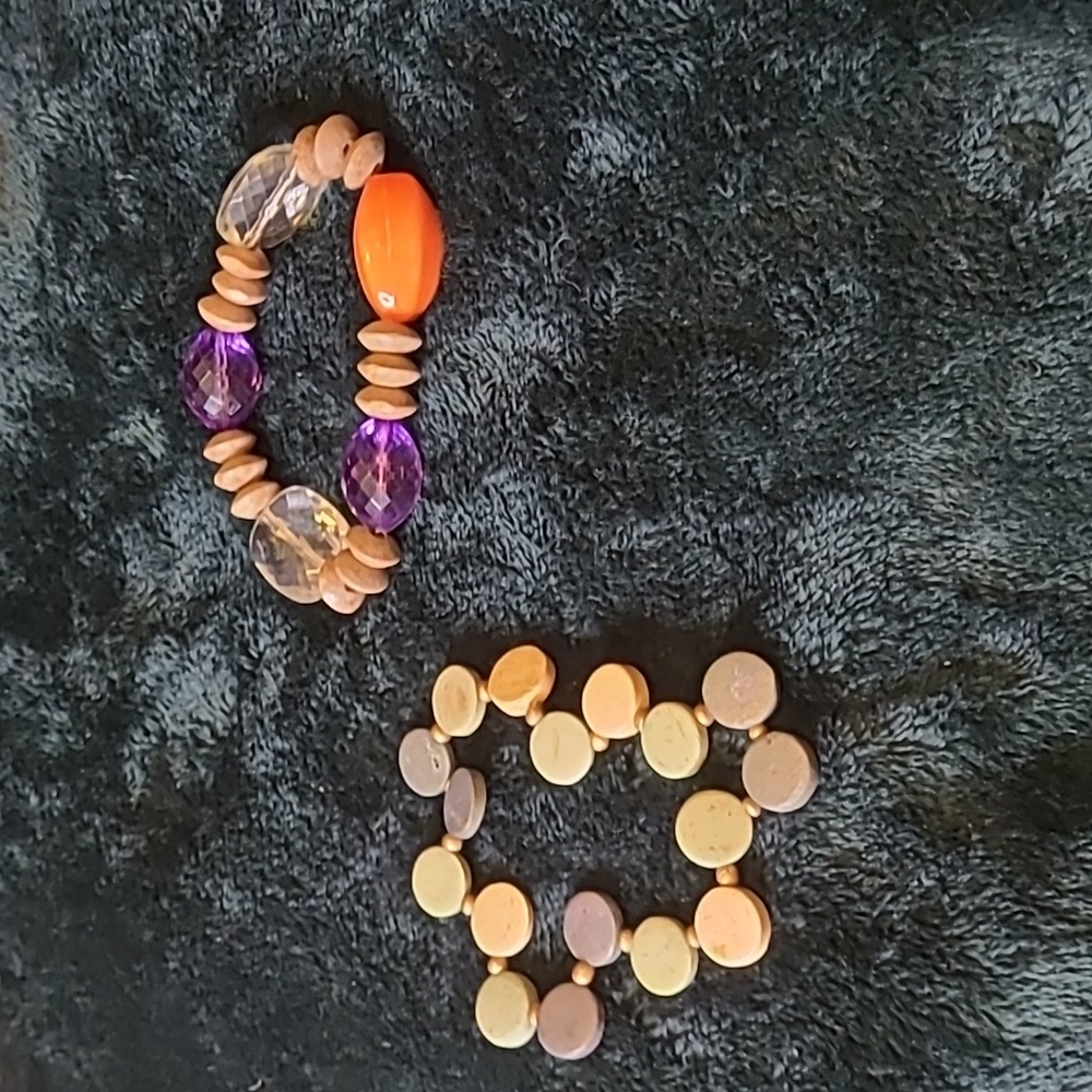2 stretch bracelets